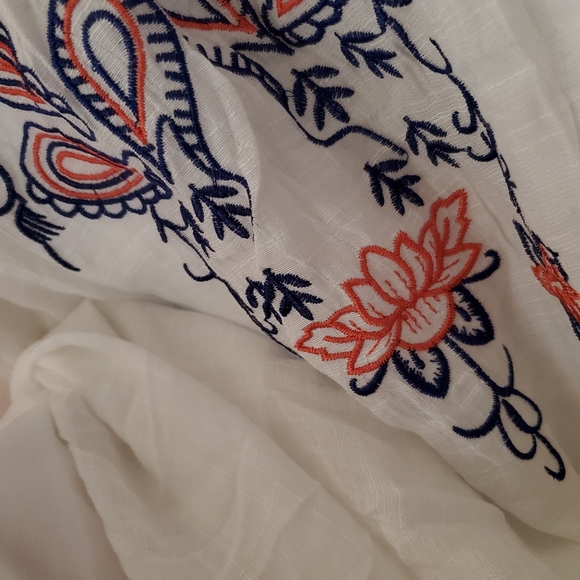 💮 Beautiful Bohemian Embroidered White Gauze Maxi - Picture 5 of 5